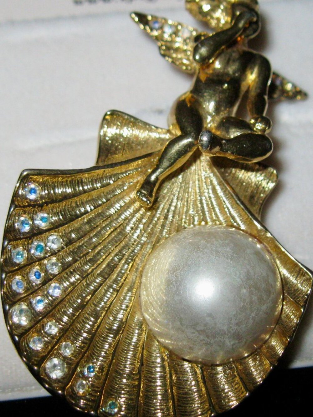 KIRKS FOLLY FAIRY ON AN OYSTER SHELL W/LARGE FAUX PEARL BROOH
